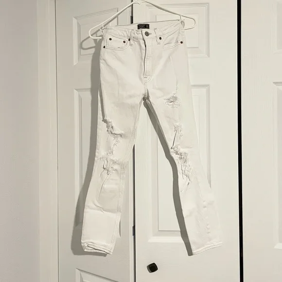 Abercrombie and Fitch Women High Rise Slim Jeans. Size 00 - Picture 2 of 4